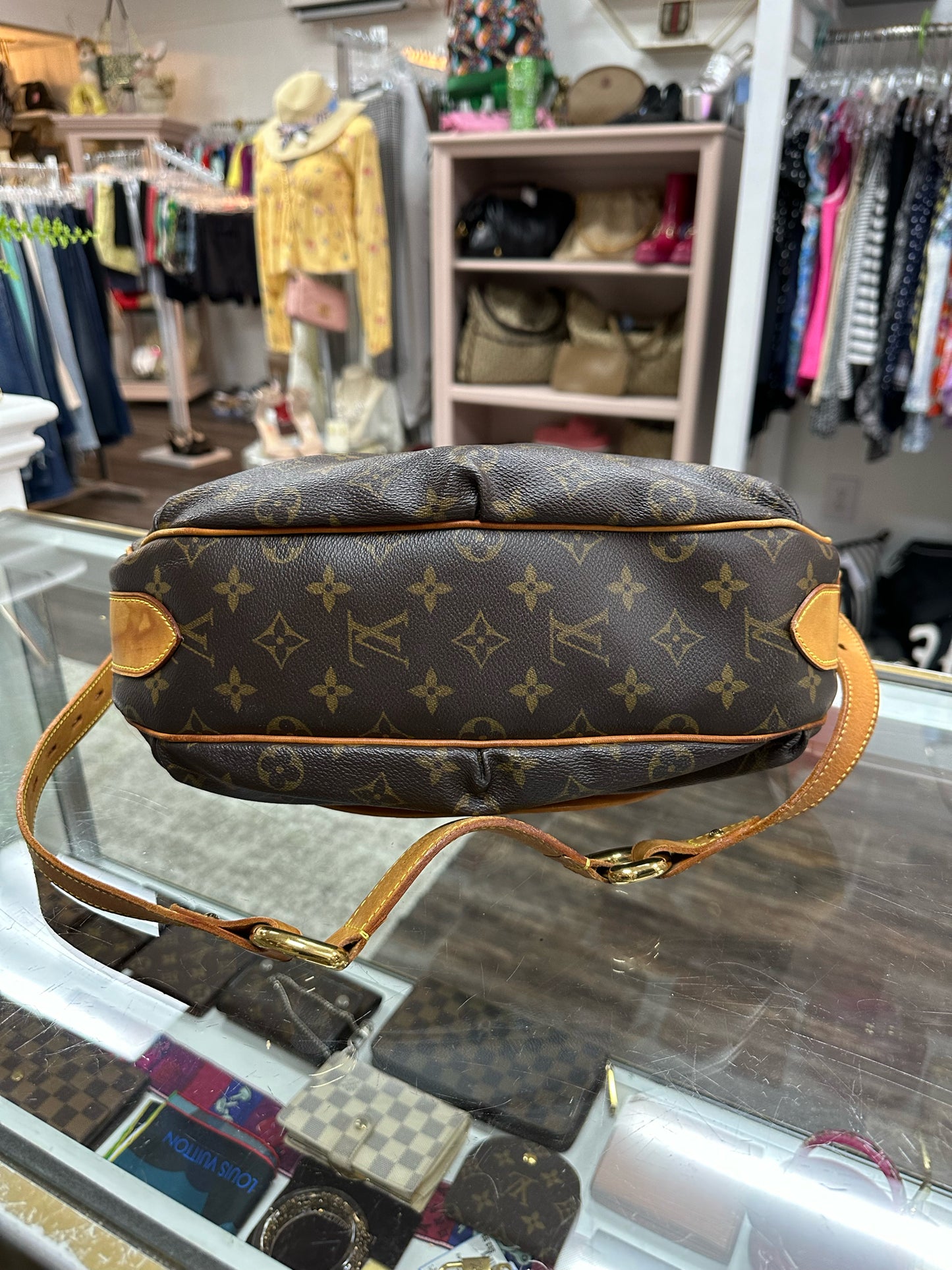 Louis Vuitton Tulum GM MB2077