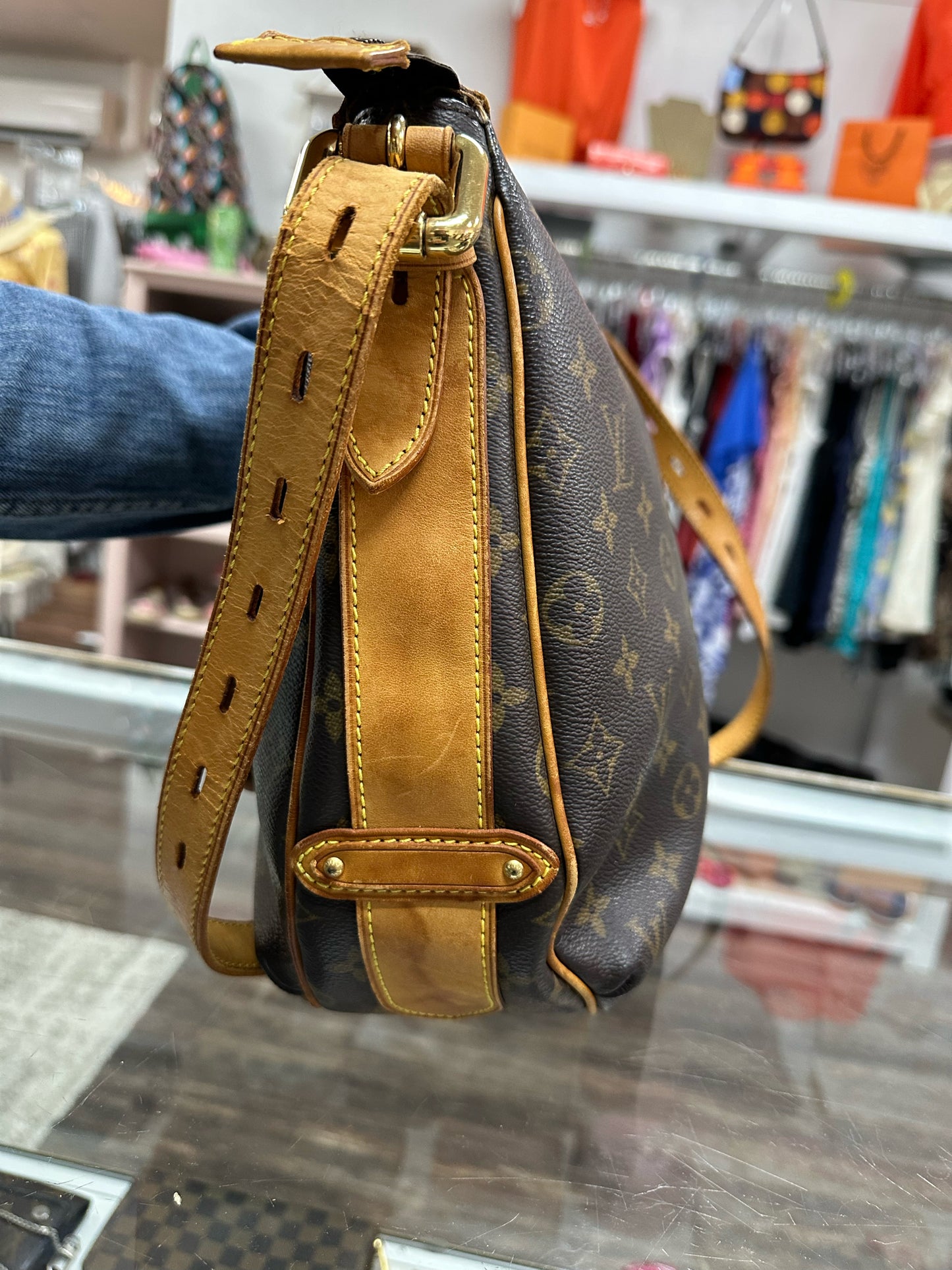 Louis Vuitton Tulum GM MB2077