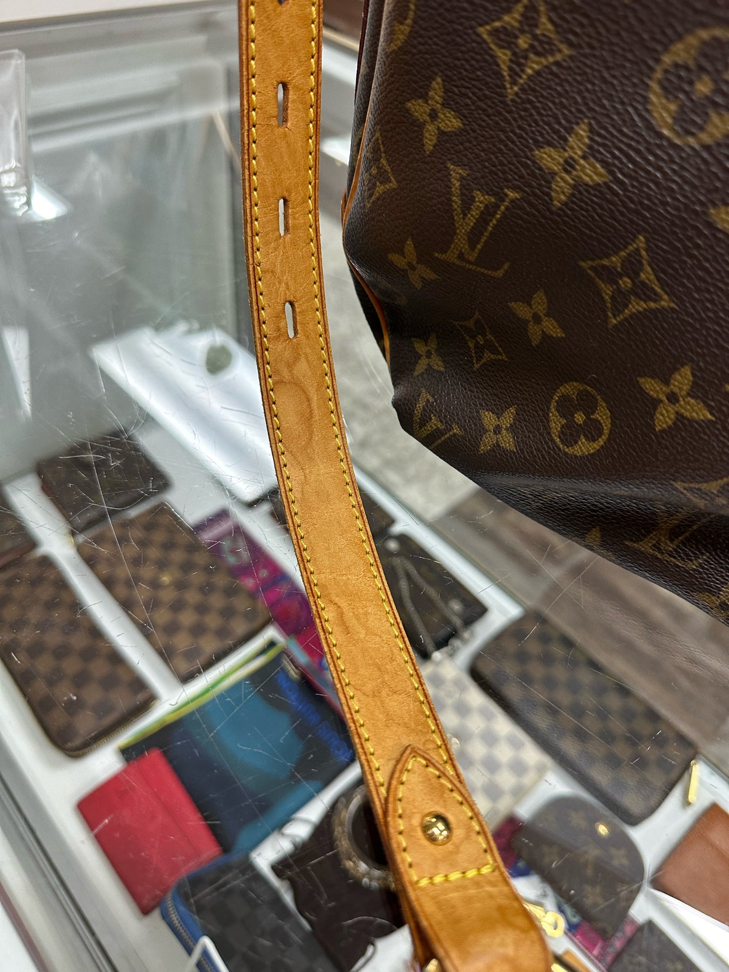 Louis Vuitton Tulum GM MB2077