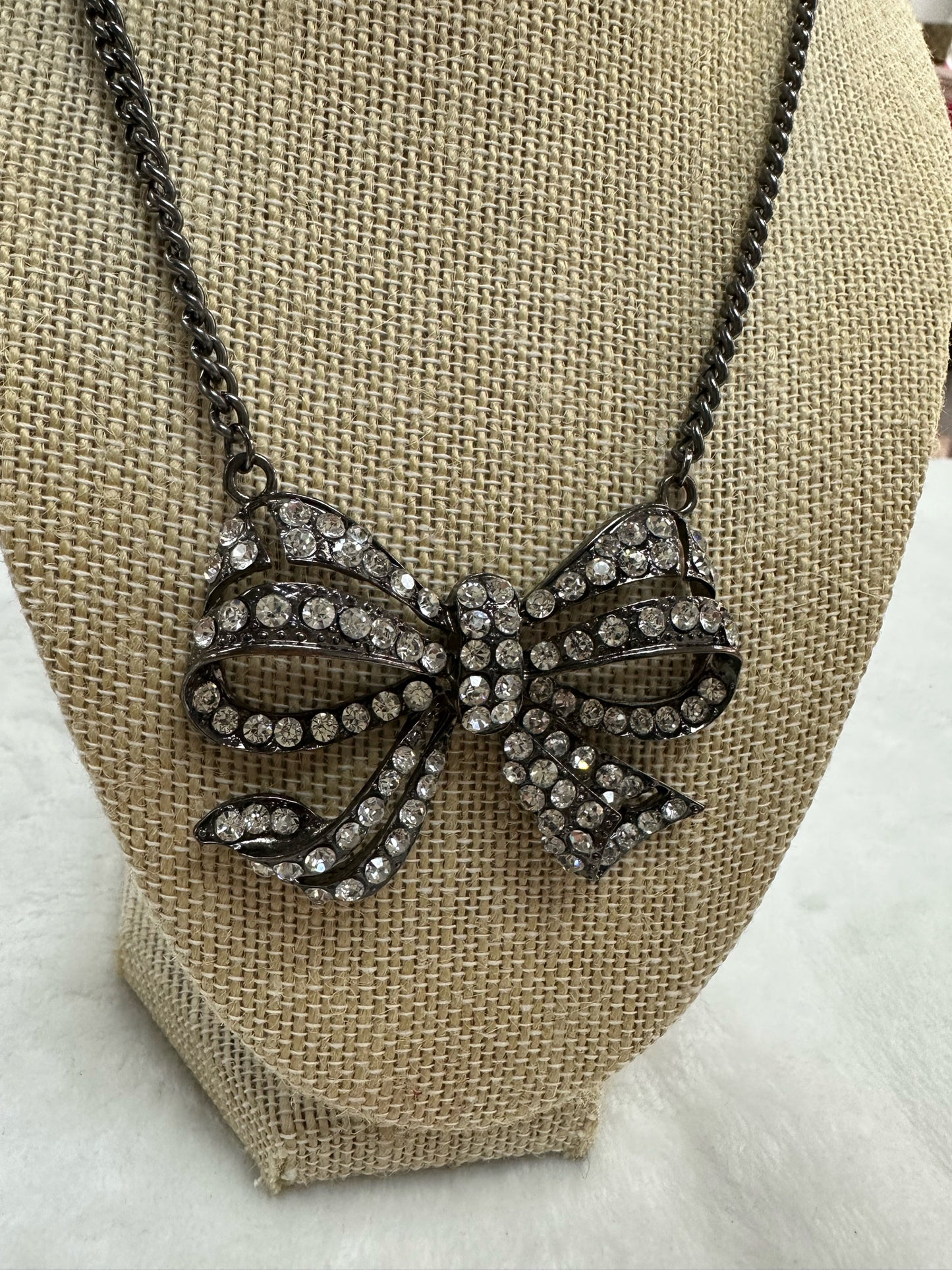 Bow Necklace