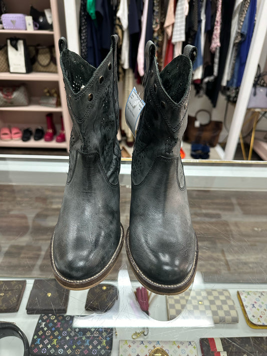 Dingo Grey Boots