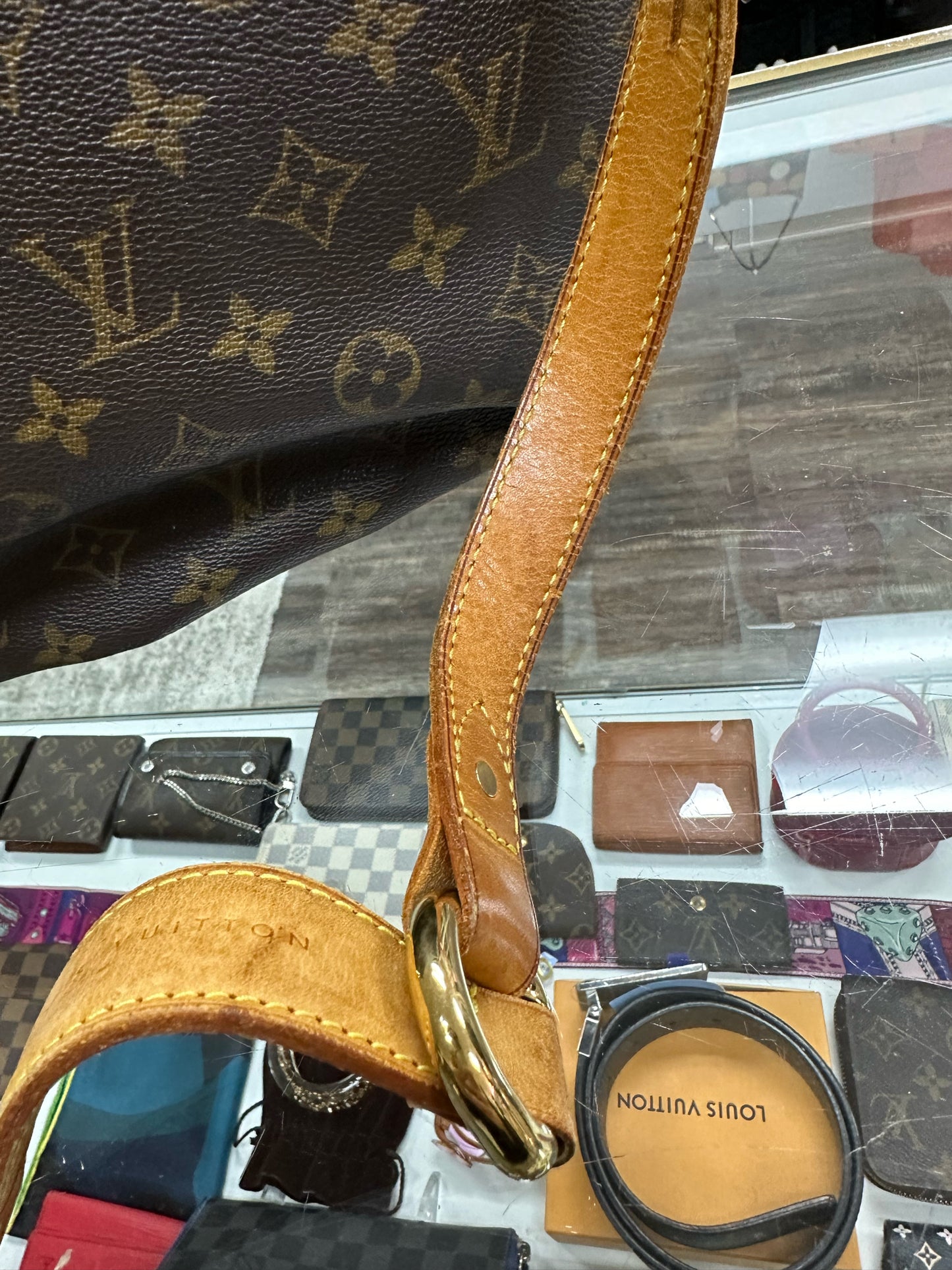 Louis Vuitton Tulum GM MB2077