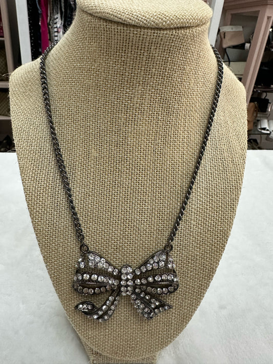 Bow Necklace