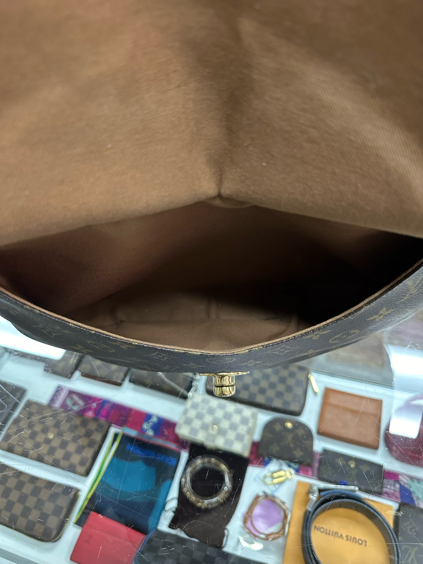 Louis Vuitton Tulum GM MB2077